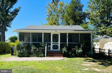 711 Lossing Ave, Colonial Beach, VA 22443 - photo 2