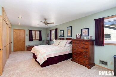 2316 Olympia Dr, Bettendorf, IA 52722 - photo 4