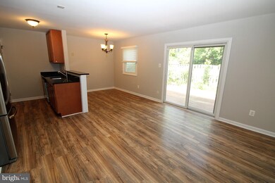 12137 Dove Cir, Laurel, MD 20708 - photo 7