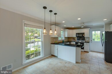 6837 Lamp Post Ln, Alexandria, VA 22306 - photo 7