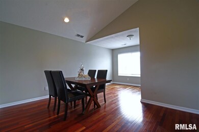 4535 N Thornhill Dr unit 201, Peoria, IL 61615 - photo 3