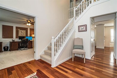 Beautiful staircase going to bedrooms