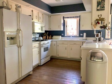 004 Kitchen