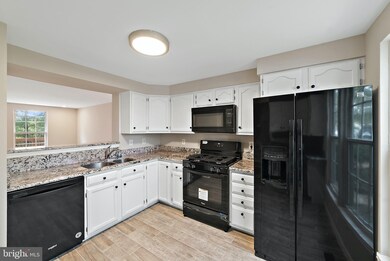 17004 Point Pleasant Ln, Dumfries, VA 22026 - photo 2