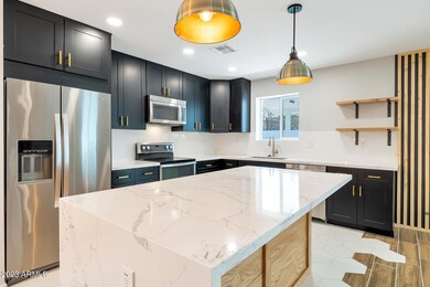 8151 N Royal Palm Cir, Phoenix, AZ 85020 - photo 6