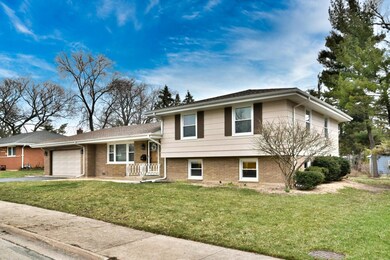 469 N Myrtle Ave, Elmhurst, IL 60126 - photo 2