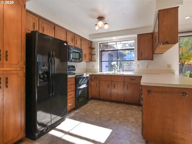 2182 Marlow Ln, Eugene, OR 97401 - photo 2