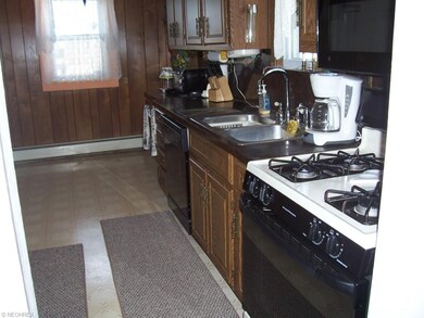 Eat in kitchen w/appliances