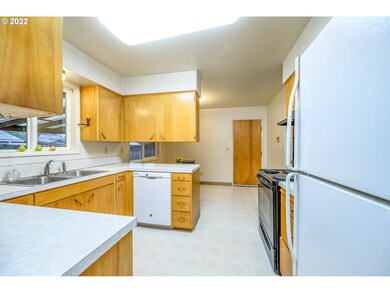 603 N Linda Way, Newberg, OR 97132 - photo 7