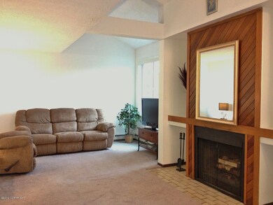 Livingrm2