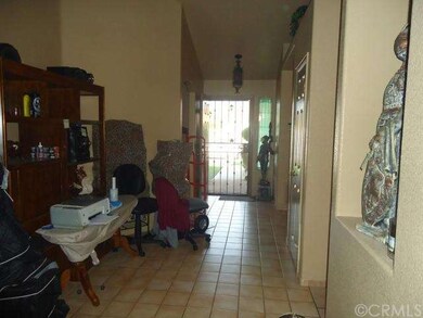 Entry --Vaulted ceilings..decorator items