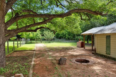 608 W Creek St, Fredericksburg, TX 78624 - photo 4