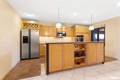 6401 Utica Ridge Rd unit 3, Davenport, IA 52807 - photo 7