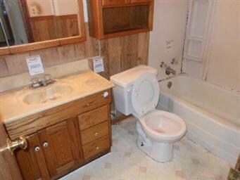 210 Amarillo Dr, Carpentersville, IL 60110 - photo 7