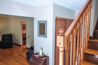 Entry/Living Rm