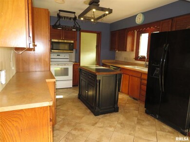 37 Parklane Cir, Bettendorf, IA 52722 - photo 5