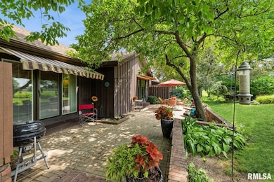 6401 Utica Ridge Rd unit 4, Davenport, IA 52807 - photo 4