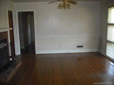 Living rm w/ hardwoods
