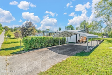 180 Mccarty Rd, Lafollette, TN 37766 - photo 2