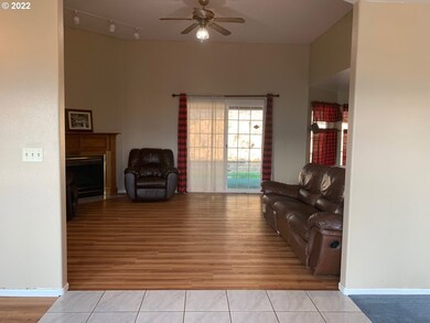 1855 E Sixth Ave, Sutherlin, OR 97479 - photo 3