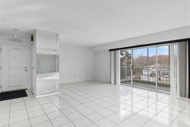Entry/Living