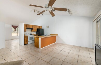 7) FAMILY ROOM - KITCHEN