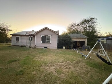 318 Terry St, Pittsburg, TX 75686 - photo 2