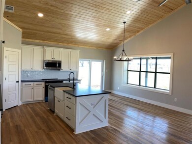 805 Meadow Bend Cir, Stephenville, TX 76401 - photo 7