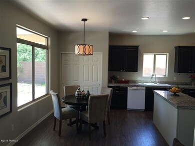 5251 N Spring Pointe Pl - eat in