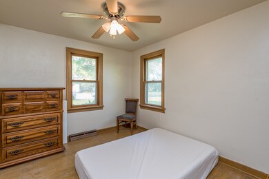 525 Baldwin Ave, Waukegan, IL 60085 - photo 6