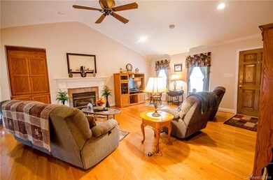 160 Barringer Dr, Statesville, NC 28625 - photo 7