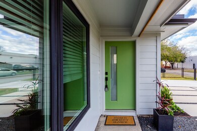 910 Algregg St, Houston, TX 77009 - photo 2