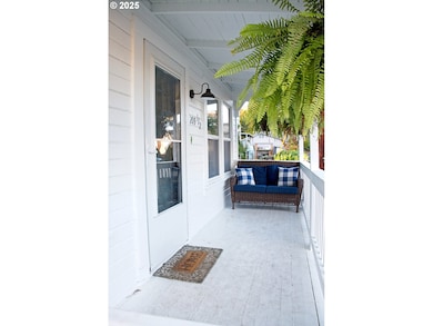 209 1/2 W 5th Place, the Dalles, OR 97058 - photo 4