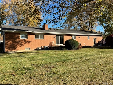 3335 W Water St, Port Huron, MI 48060 - photo 2