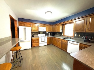 1505 Jo Ln, Yankton, SD 57078 - photo 2