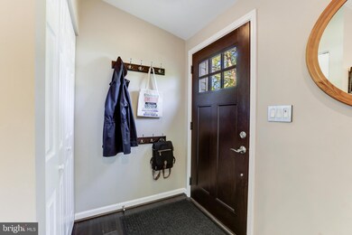 12913 Framingham Ct, Herndon, VA 20171 - photo 5