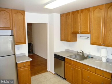 10254 Fern Pool Ct, Burke, VA 22015 - photo 7