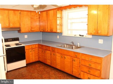 510 Elsie St, Reading, PA 19607 - photo 5