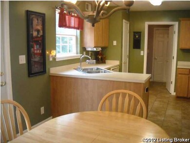 8109 Apple Valley Dr, Louisville, KY 40228 - photo 4