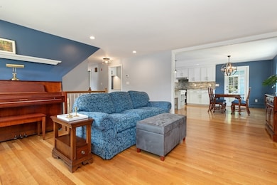 71 Red Gate Ln, Reading, MA 01867 - photo 5