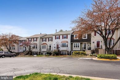 4179 Pleasant Meadow Ct unit 100E, Chantilly, VA 20151 - photo 3