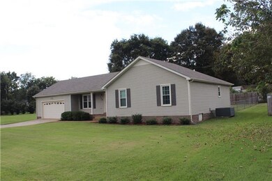 2010 Windsor Dr, Columbia, TN 38401 - photo 2