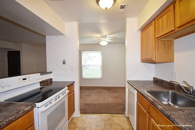 1342 S Glen Cir unit C, Aurora, IL 60506 - photo 2