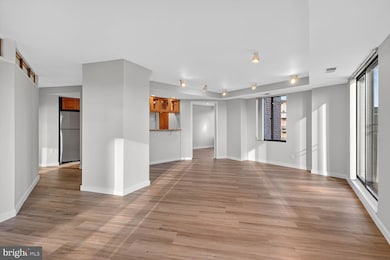 3 Washington Cir NW unit 905, Washington, DC 20037 - photo 6