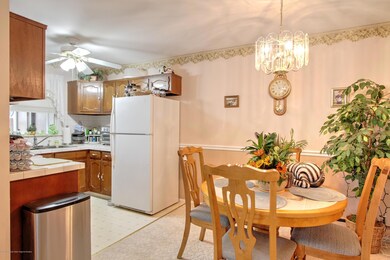 Eat-In-Kitchen