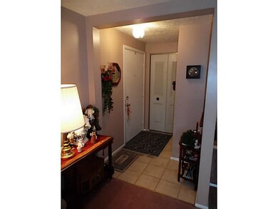 Entry/Foyer.