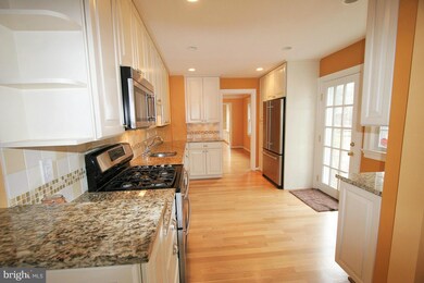 2352 Mallory Ct, Falls Church, VA 22043 - photo 2