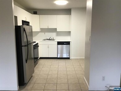 Hudson Harbor unit 21M, Edgewater, NJ 07020 - photo 3