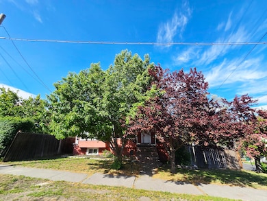 703 N 9th St, Klamath Falls, OR 97601 - photo 3