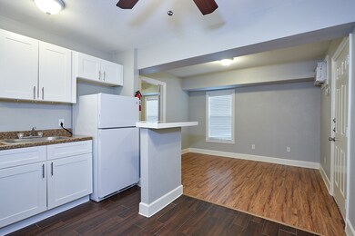 1419 Hawthorne St unit 29, Houston, TX 77006 - photo 6